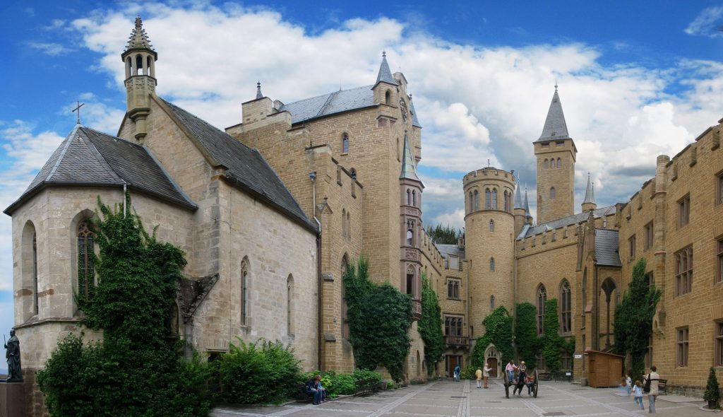 A Hohenzollern-kastély belsejének áttekintése