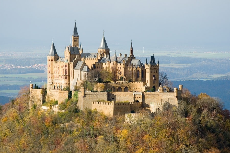 Kasteel Hohenzollern op de heuvel - Overzicht